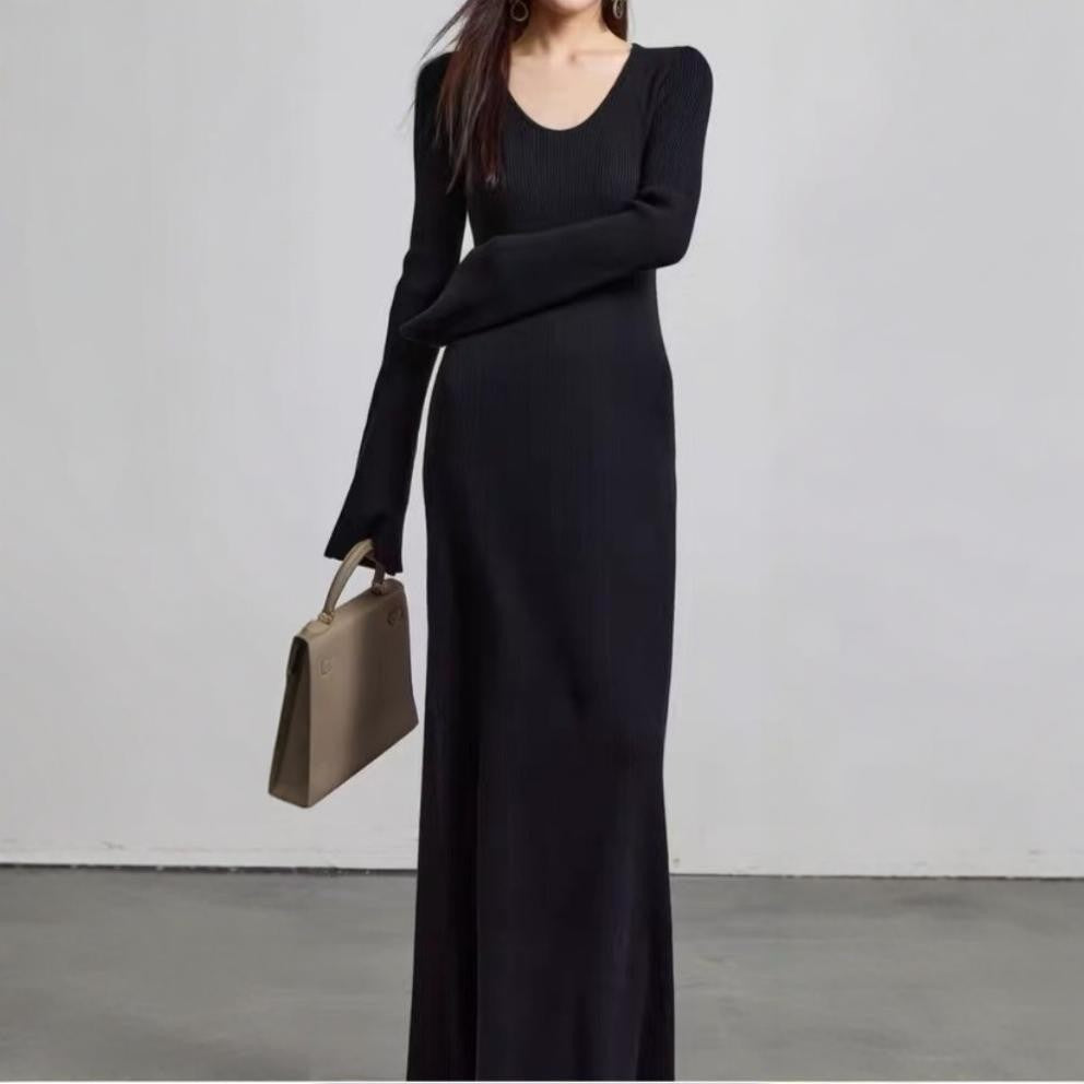 Robe maxi élégante pour femmes avec une fine structure côtelée et un décolleté en V Chic und Stil