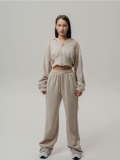 Dames Sweatpants avec hoodie court et coupe ample Chic und Stil