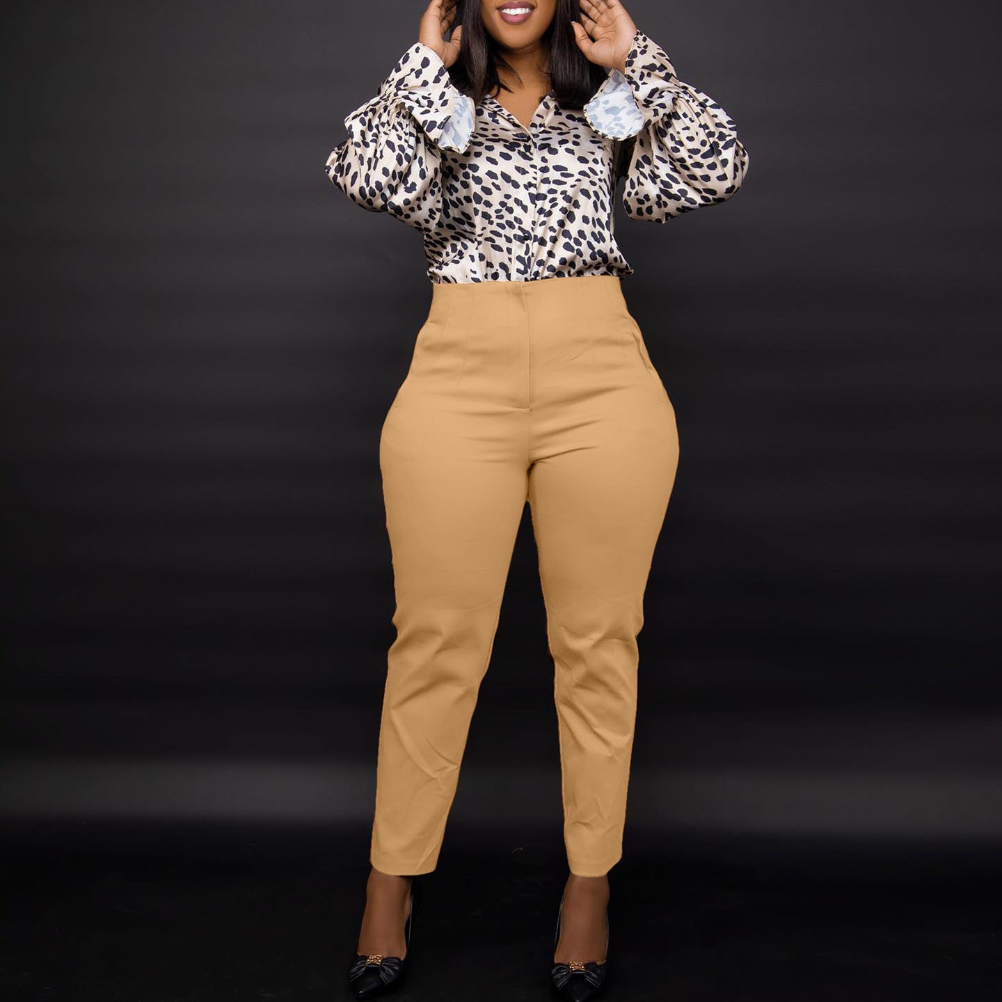 High-waisted trendy fabric pants for women with an elegant cut Chic und Stil