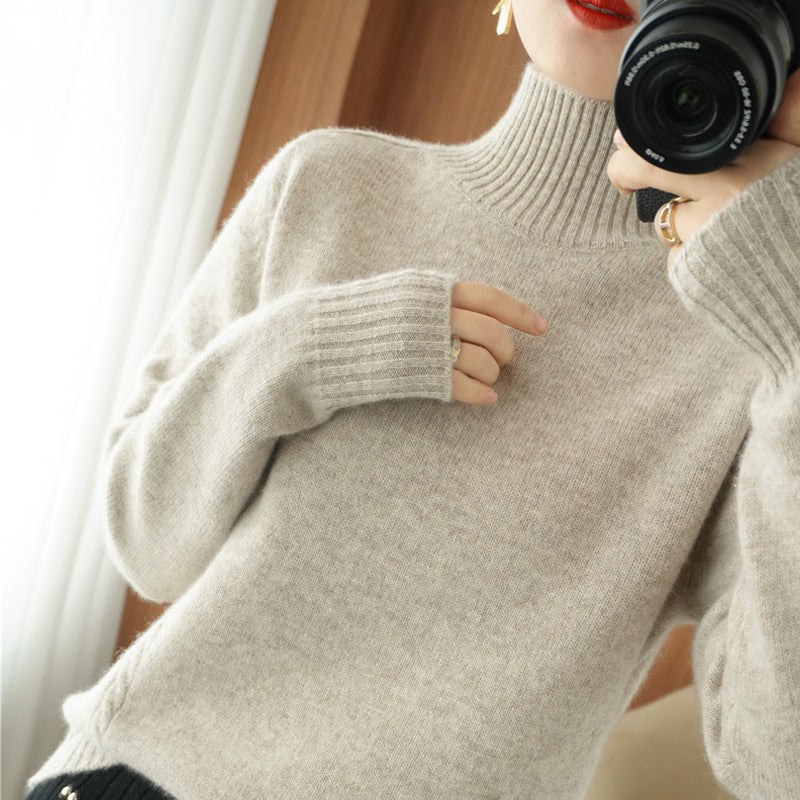 Pull élégant pour femmes avec col haut et fine structure Chic und Stil