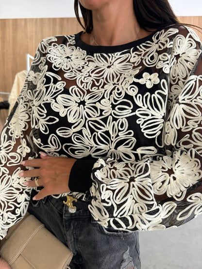 Blouse pour femmes brodée avec des manches transparentes Chic und Stil