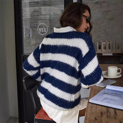 Pull en tricot décontracté pour femmes avec des manches volumineuses et des rayures maritimes Chic und Stil