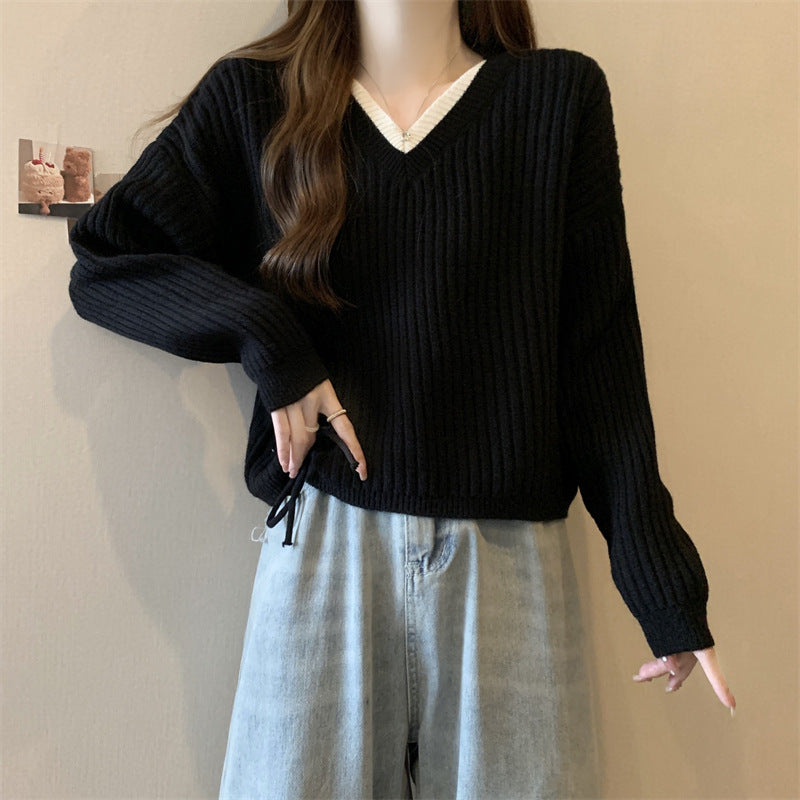 Knitted pullover for women with comfortable V-neck, fine rib texture, and relaxed fit Chic and Style
