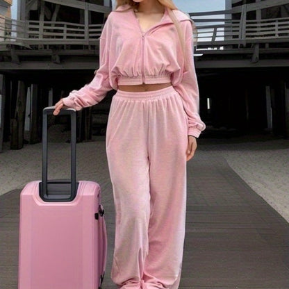 Chic and Style women's cropped sports set with hood and wide pants