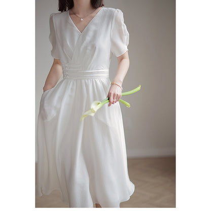 Robe enveloppante élégante pour femmes avec détail plissé Chic und Stil