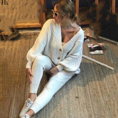 Dames gros tricot cardigan avec décolleté en V et boutons Chic und Stil