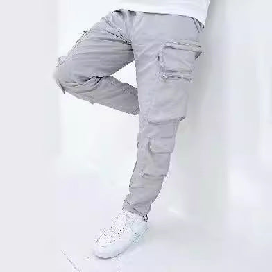 Men's cargo pants with practical multifunctional pockets and a modern slim fit Chic und Stil