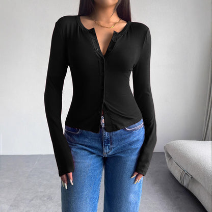 T-shirt à manches longues pour femmes avec patte de boutonnage tendance et coupe flatteuse Chic und Stil