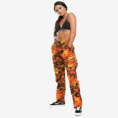 Men's cargo pants with modern camouflage design Chic und Stil