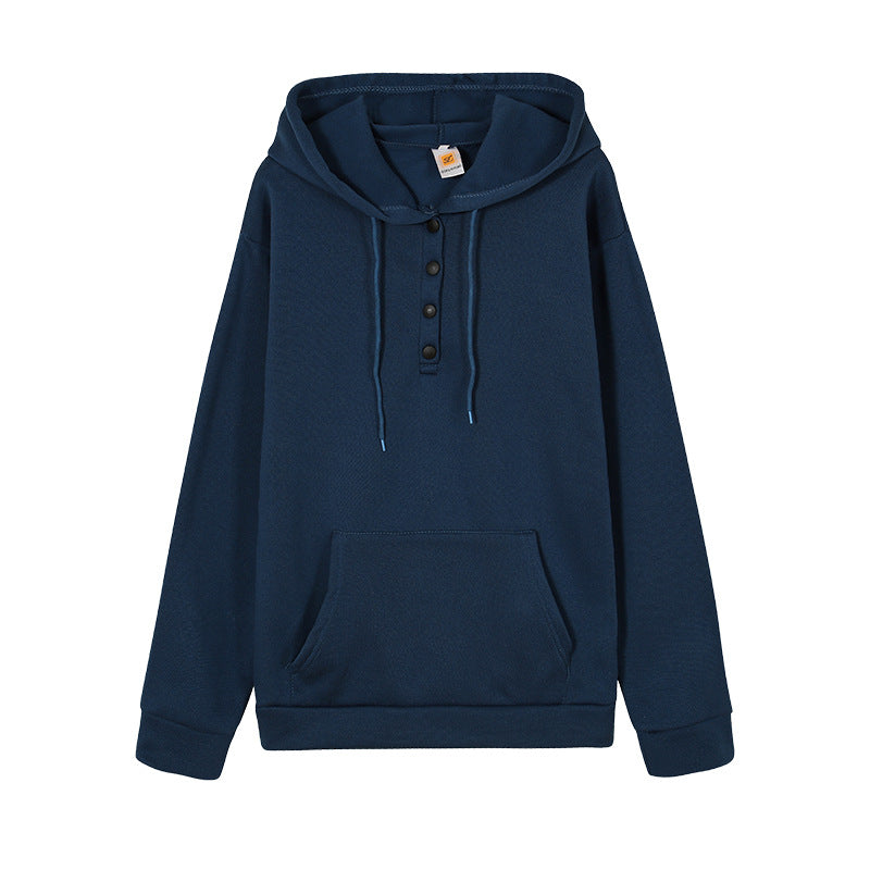 Pull à capuche pour femmes avec détails en bouton et poche kangourou pratique Chic und Stil