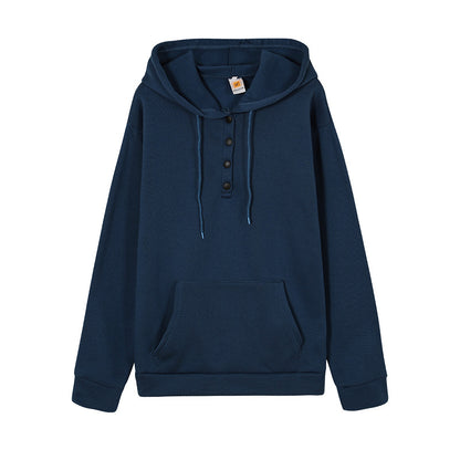Pull à capuche pour femmes avec détails en bouton et poche kangourou pratique Chic und Stil