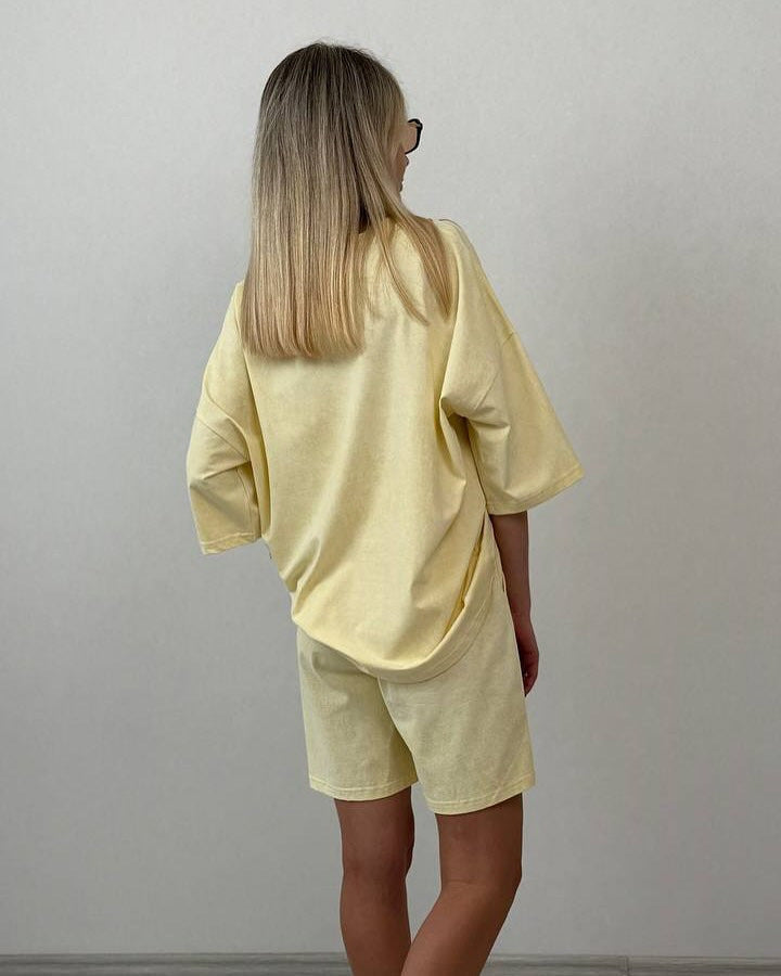 Dames ensemble décontracté à manches courtes en matériau doux avec shorts confortables Chic und Stil