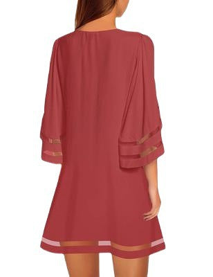 Robe à manches courtes pour femmes avec des découpes à la mode Chic und Stil
