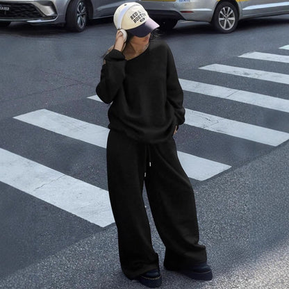 Ladies Oversized Sweatshirt and Relaxed Pants Chic and Style