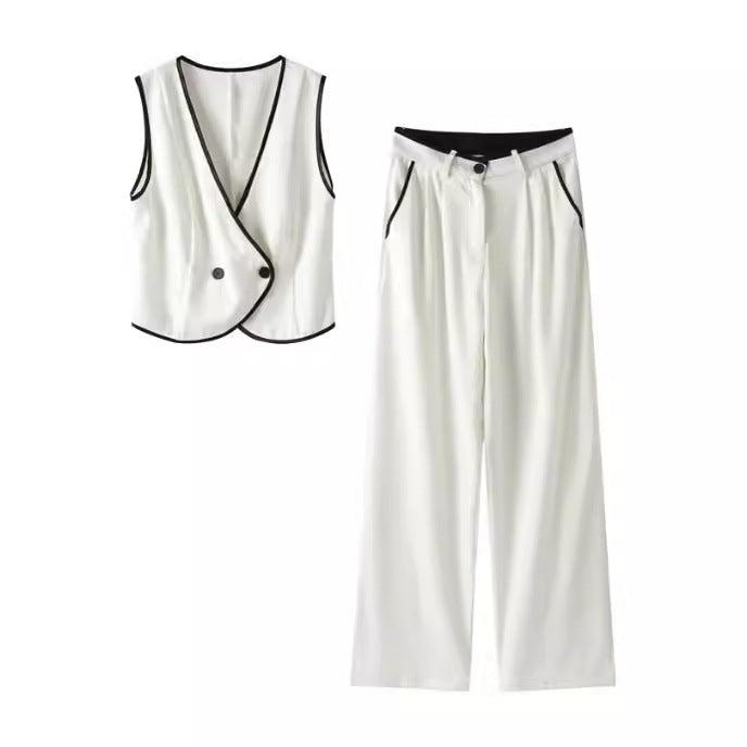 Elegant wide pants for women with side pockets and chic belt details