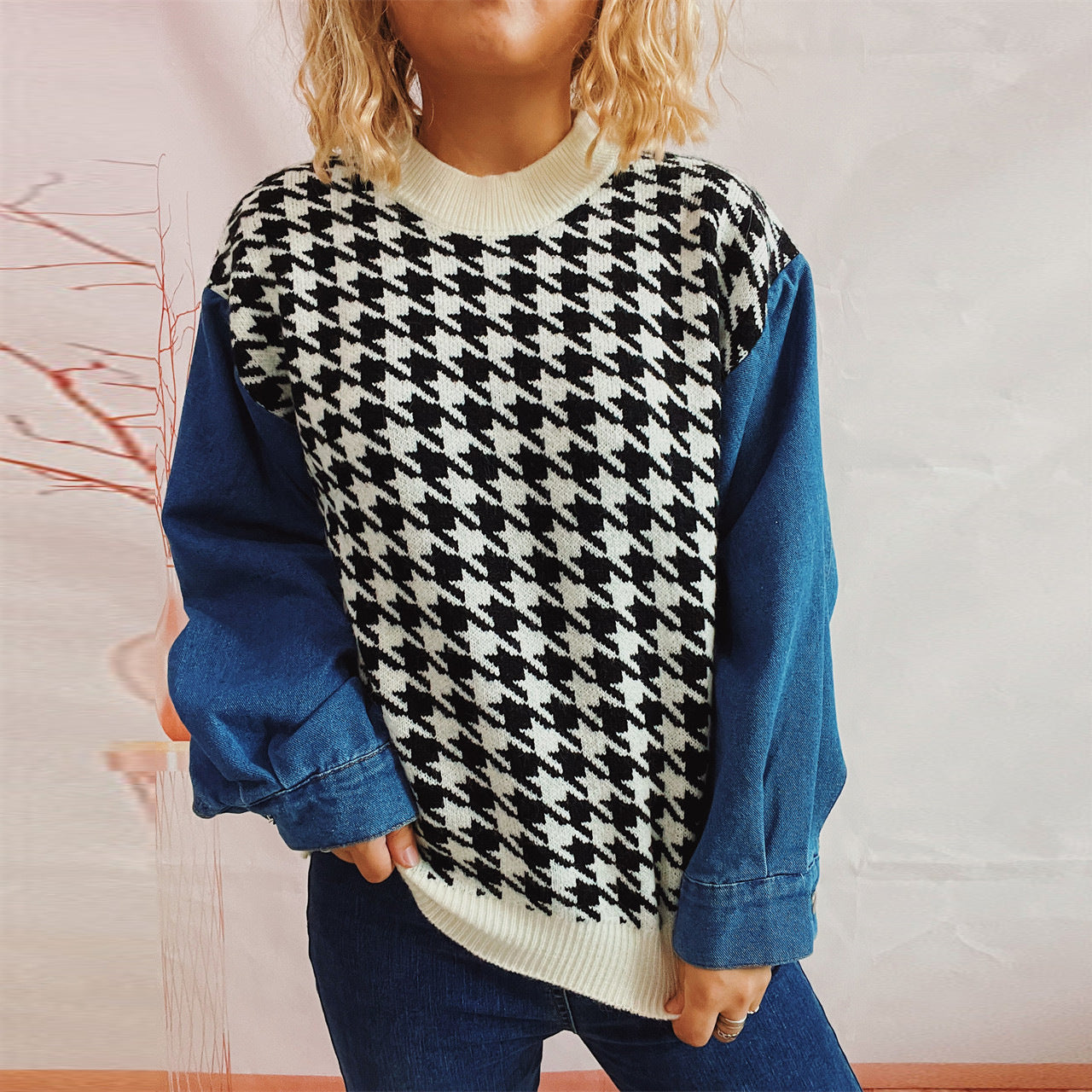 Pull en tricot pour femmes au motif pied-de-poule moderne avec des manches en denim décontractées Chic und Stil