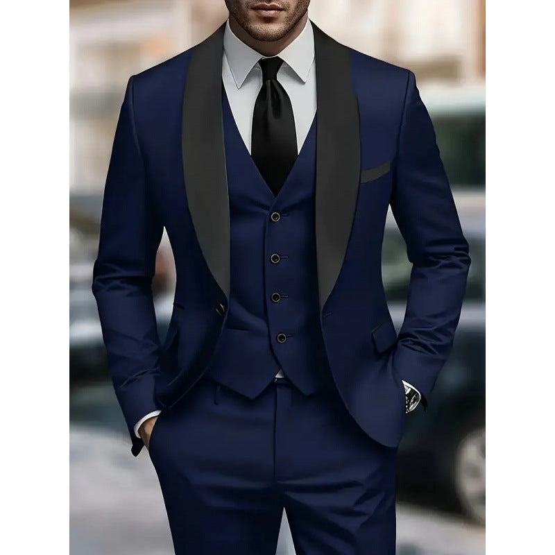 Costume élégant pour hommes avec une coupe slim et un revers en satin luxueux Chic und Stil