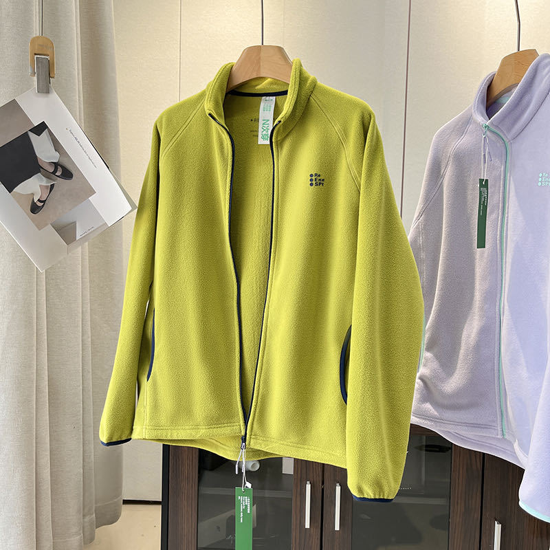 Veste en polaire douce pour femmes avec col montant et poches zippées sur les côtés Chic & Stil