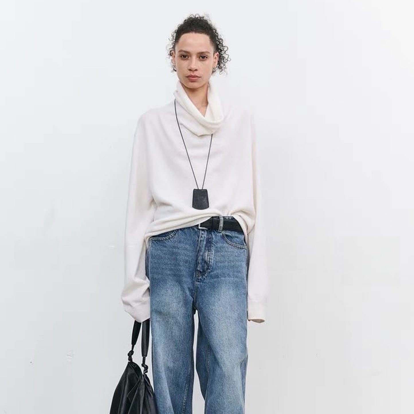 Chemise décontractée à manches longues pour femmes avec un élégant encolure drapée et une coupe décontractée Chic und Stil