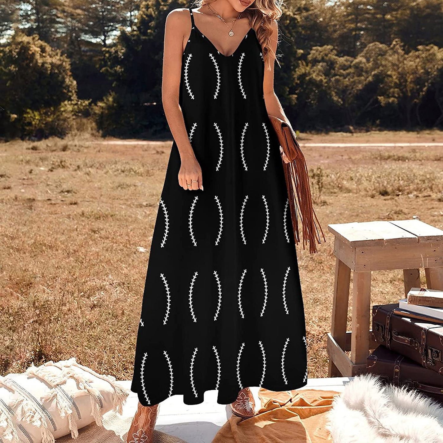 Robe maxi pour femmes avec un décolleté en V ludique et des motifs contrastés élégants Chic und Stil
