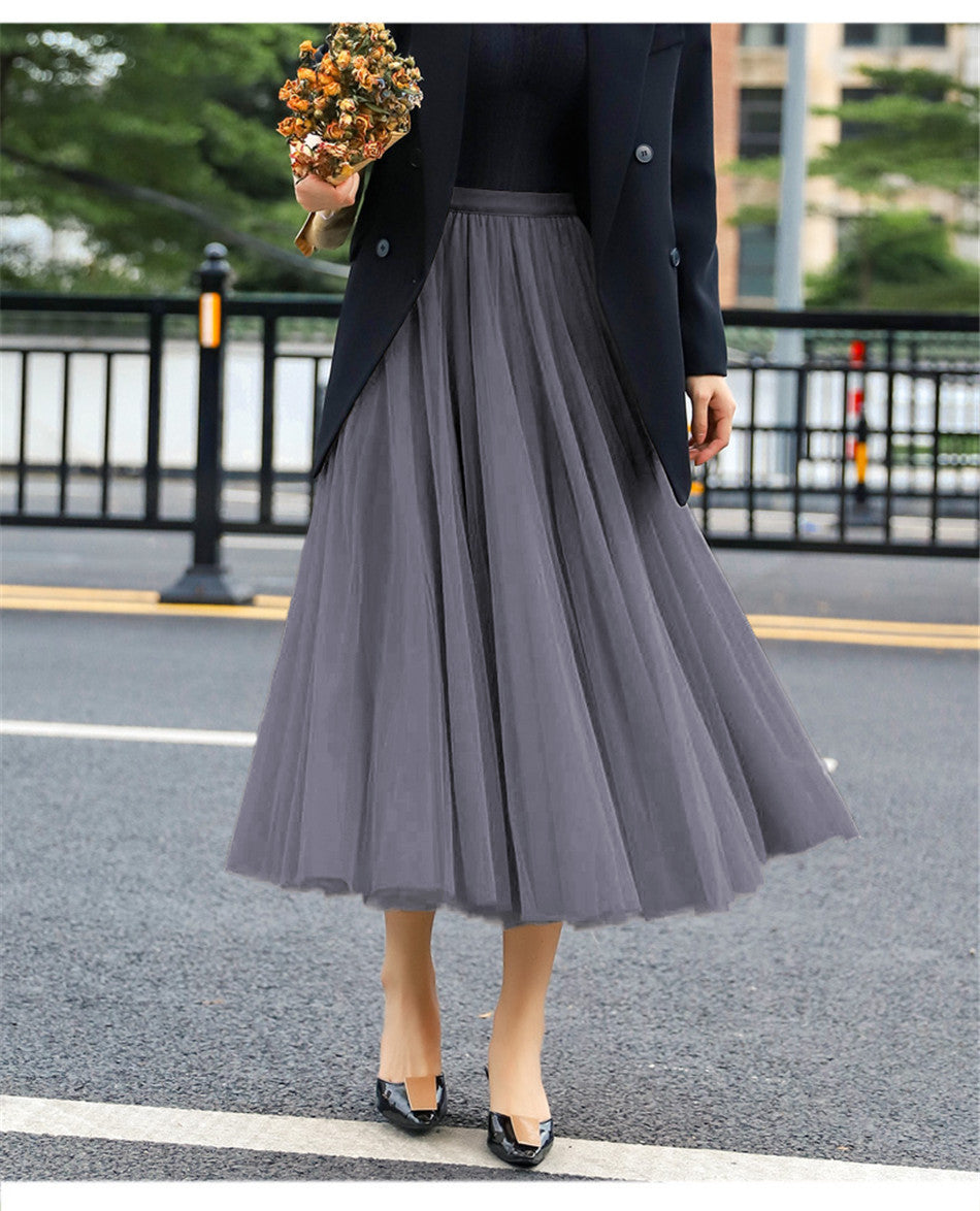 Elegant tulle skirt for women with a flared cut and an elastic waistband Chic und Stil