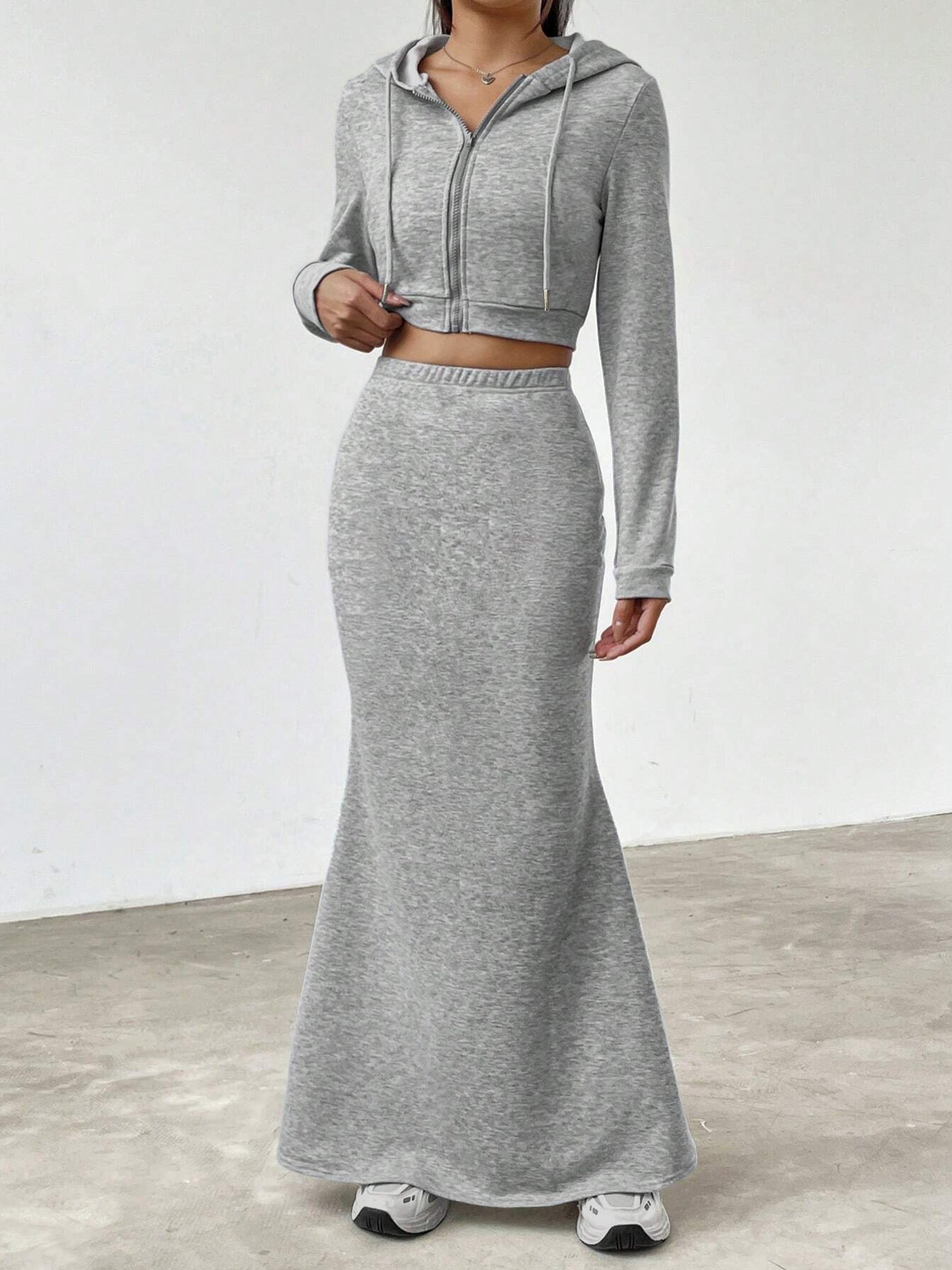 Sweatshirt court élégant pour femmes avec taille haute et jupe maxi Chic und Stil