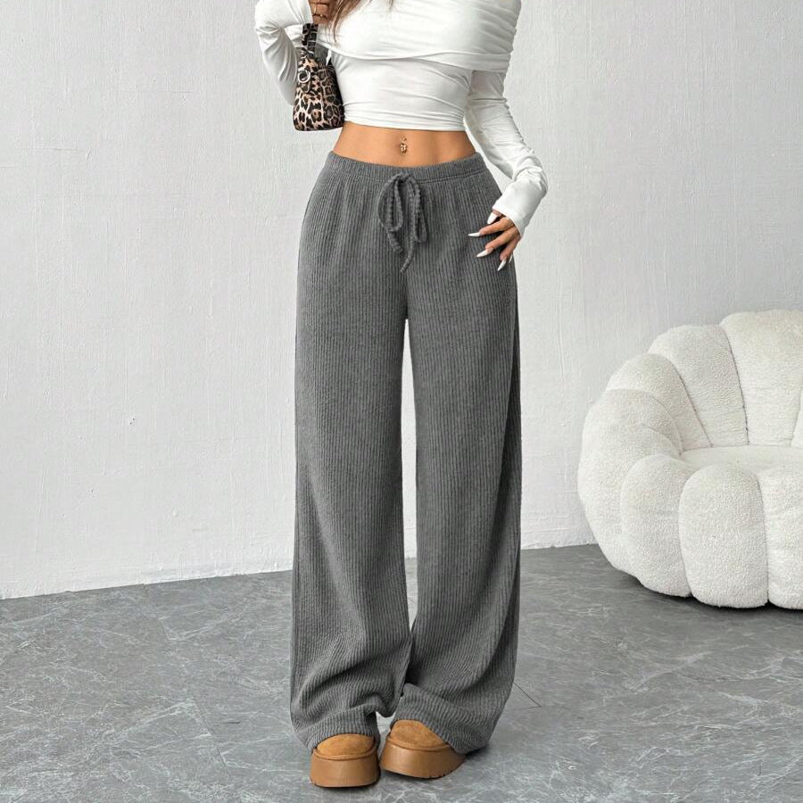 Casual loose-fit leisure pants for women in soft structured material Chic and Style