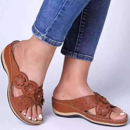 Sandales confortables pour femmes avec des appliqués floraux tendance Chic und Stil