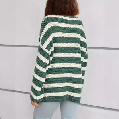 Pull over décontracté en crochet pour femmes avec des rayures modernes.