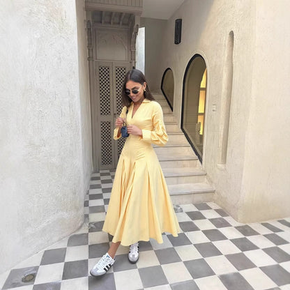 Robe chemise pour dames avec un élégant décolleté en V et des manches larges Chic und Stil