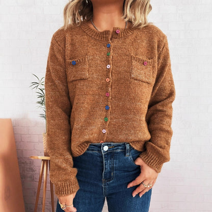 Damen Strickjacke mit bunten Knopfdetails und praktischen Taschen Chic und Stil