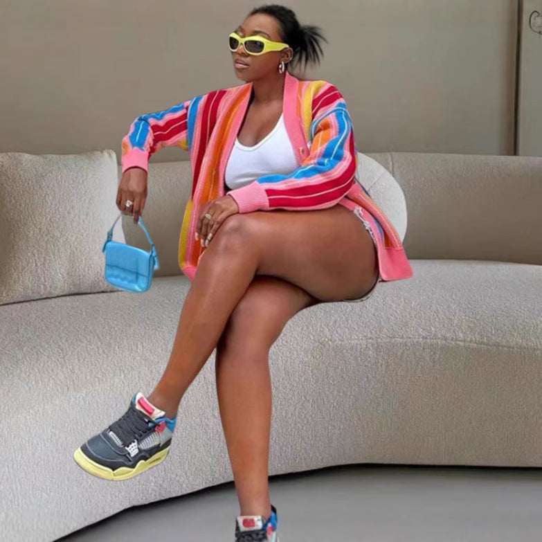 Dames Cardigan en tricot décontracté avec motif rayé coloré et manches oversized Chic und Stil