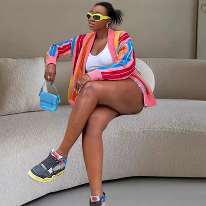 Dames Cardigan en tricot décontracté avec motif rayé coloré et manches oversized Chic und Stil