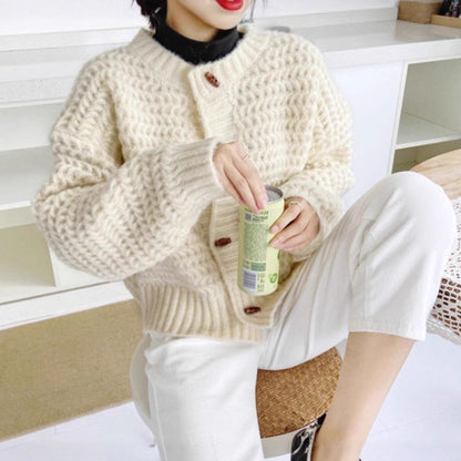 Pull en gros tricot pour femmes avec patte de boutonnage décorative et motif en nid d'abeille Chic und Stil