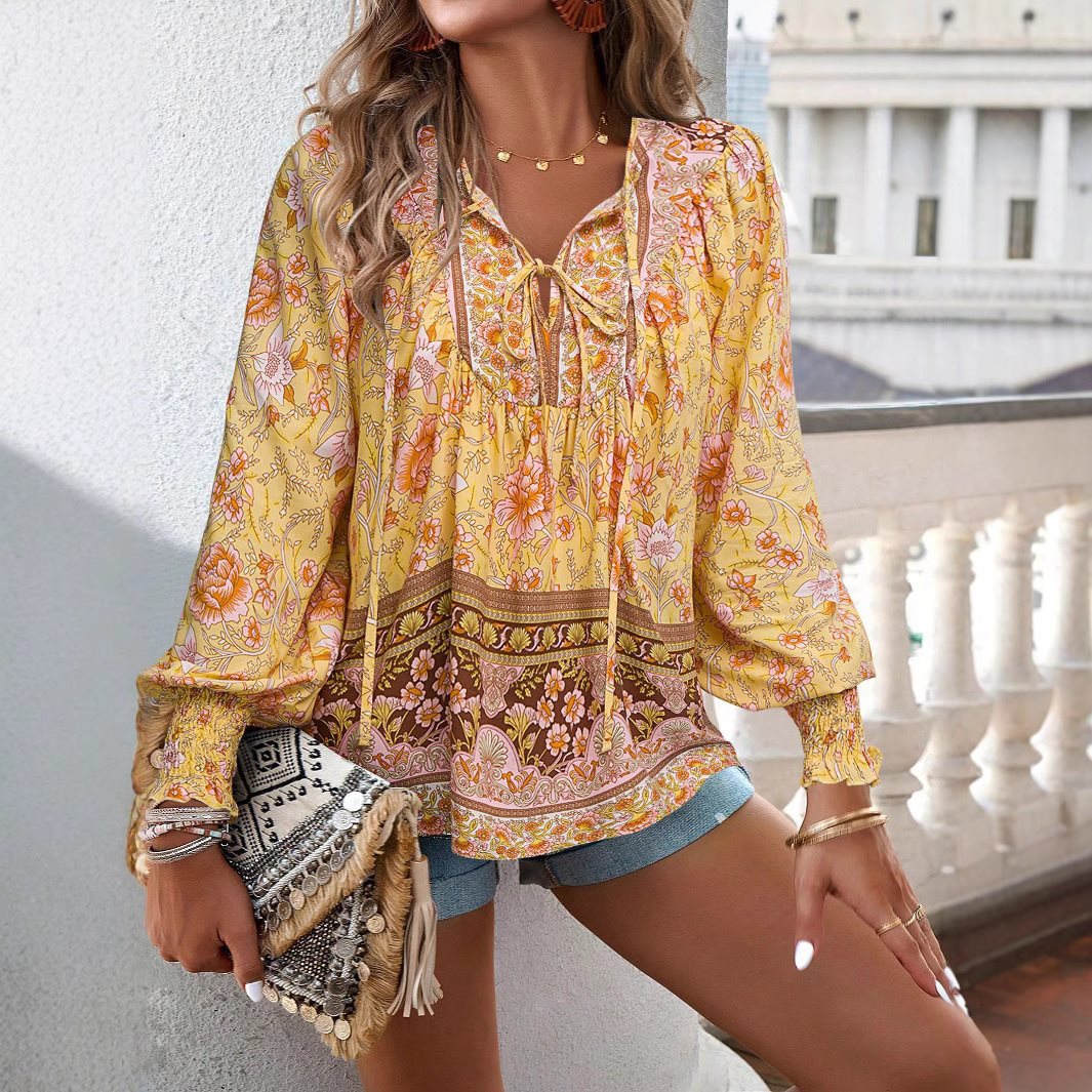 Blouse féminine légère avec un design floral raffiné et une coupe décontractée Chic und Stil