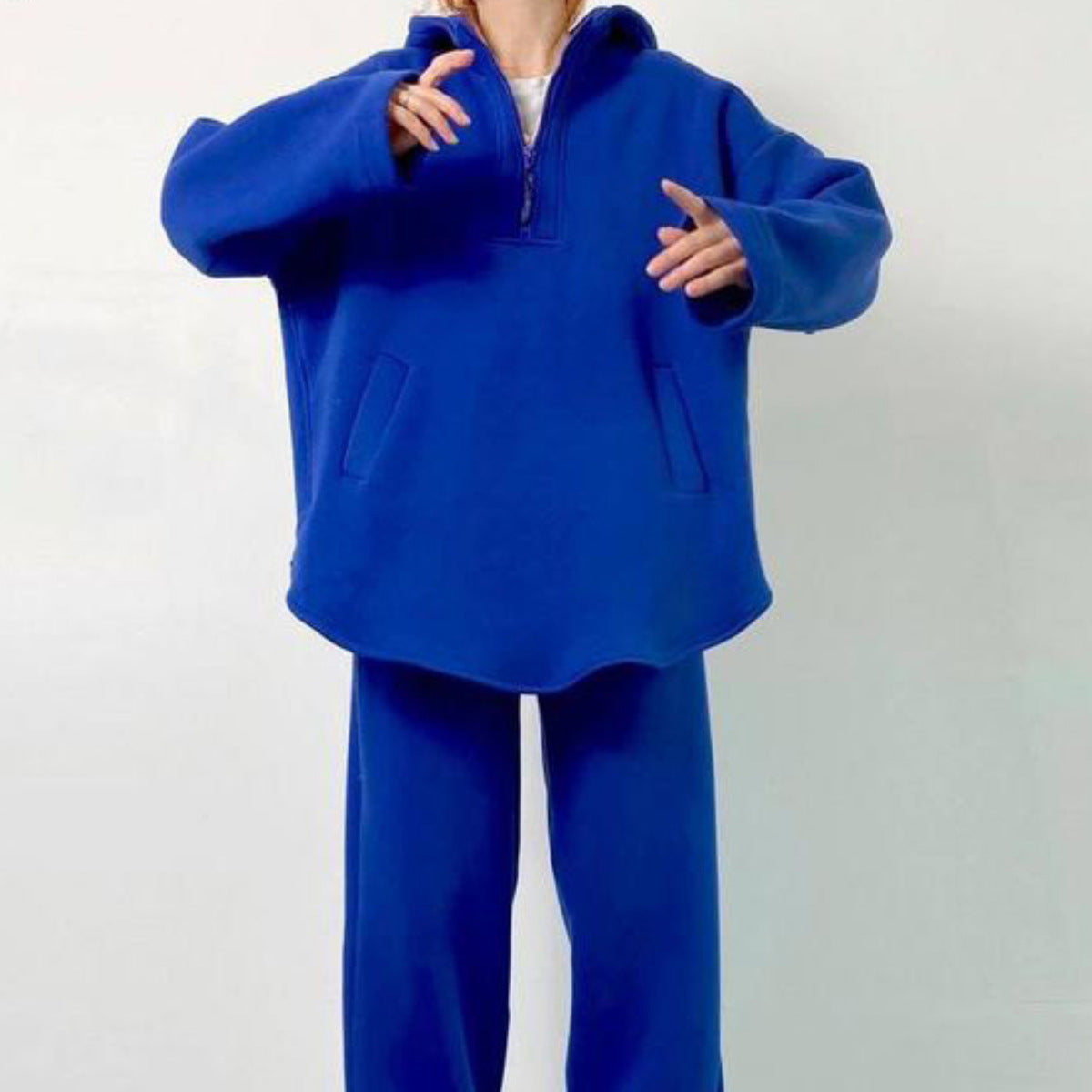 Dame oversized Fleece-Hoodie avec fermeture éclair latérale et pantalons larges Chic und Stil
