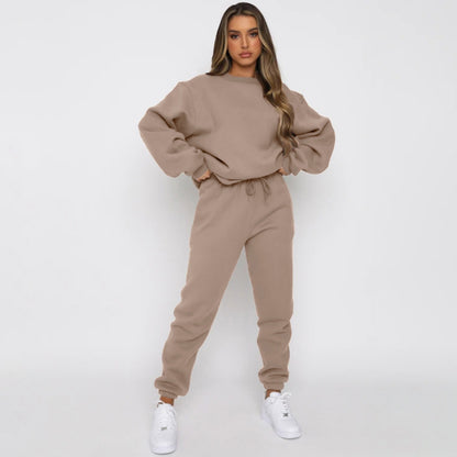 Women's comfortable sweatshirt and jogging pants set - Chic and stylish leisure set
