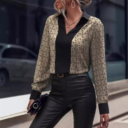Blouse pour femmes avec un mélange de motifs moderne et un élégant décolleté en V Chic und Stil