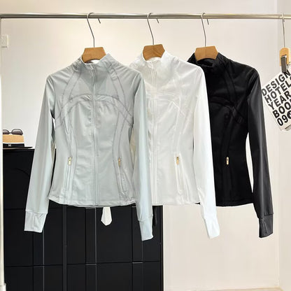 Veste de course sportive pour femmes avec col haut et matériau respirant Chic & Stil