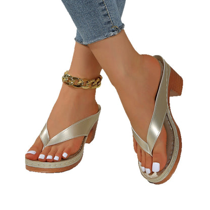 Sandales confortables pour dames à lanières avec un élégant talon bloc et un design de lanière à la mode Chic und Stil