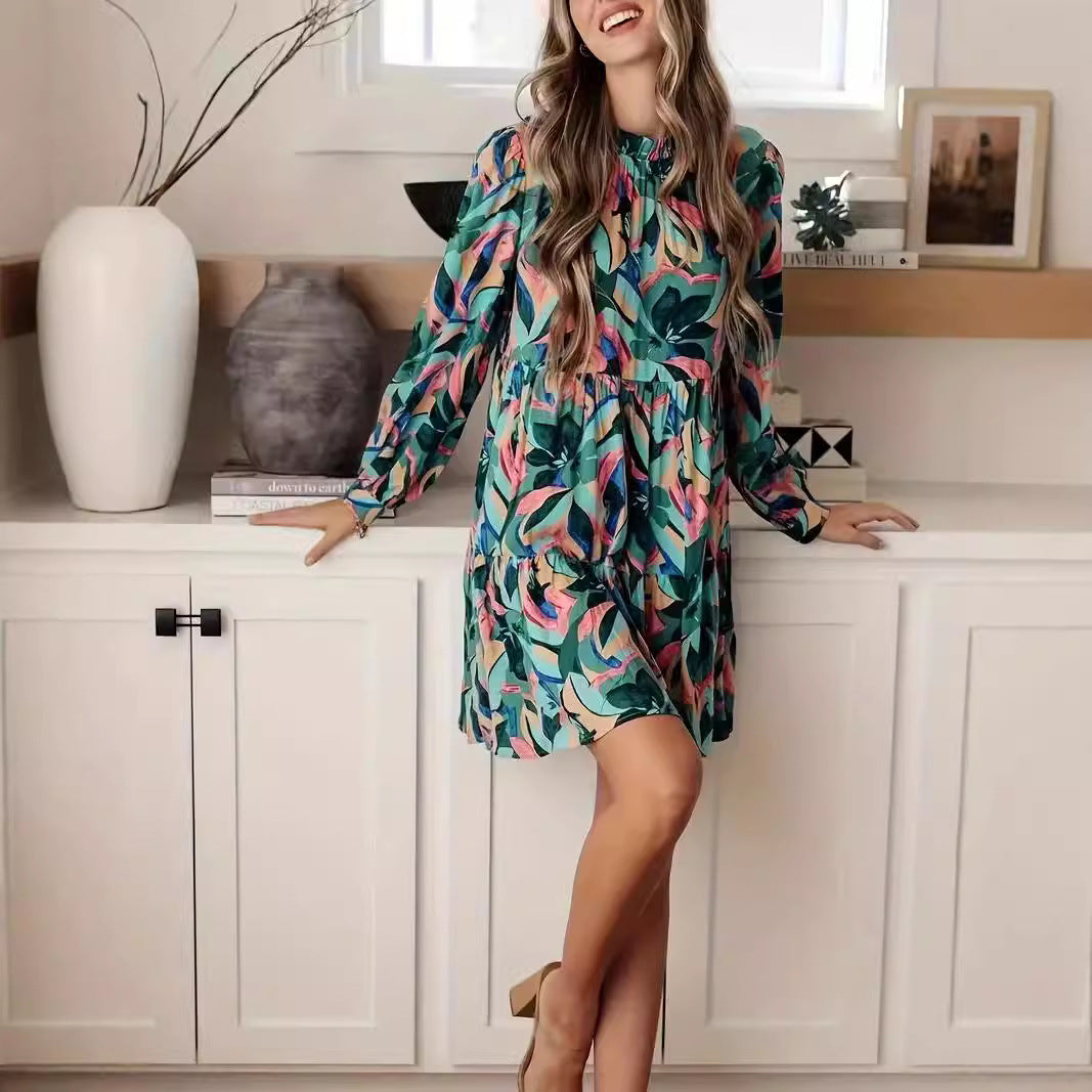 Robe rétro aérienne pour femmes avec des manches volumineuses et de larges plis Chic und Stil