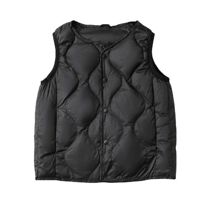 Sleeveless women's jacket with a stylish quilted pattern and functional snap buttons Chic and Style