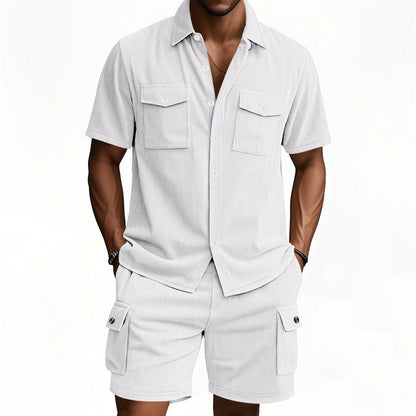 Chemise décontractée pour hommes et ensemble de shorts avec poches poitrine pratiques et taille élastique Chic und Stil