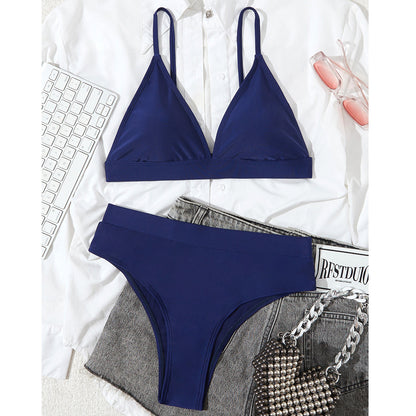 Bikini triangle femme avec un design de volants décoratifs et des liens ajustables Chic und Stil