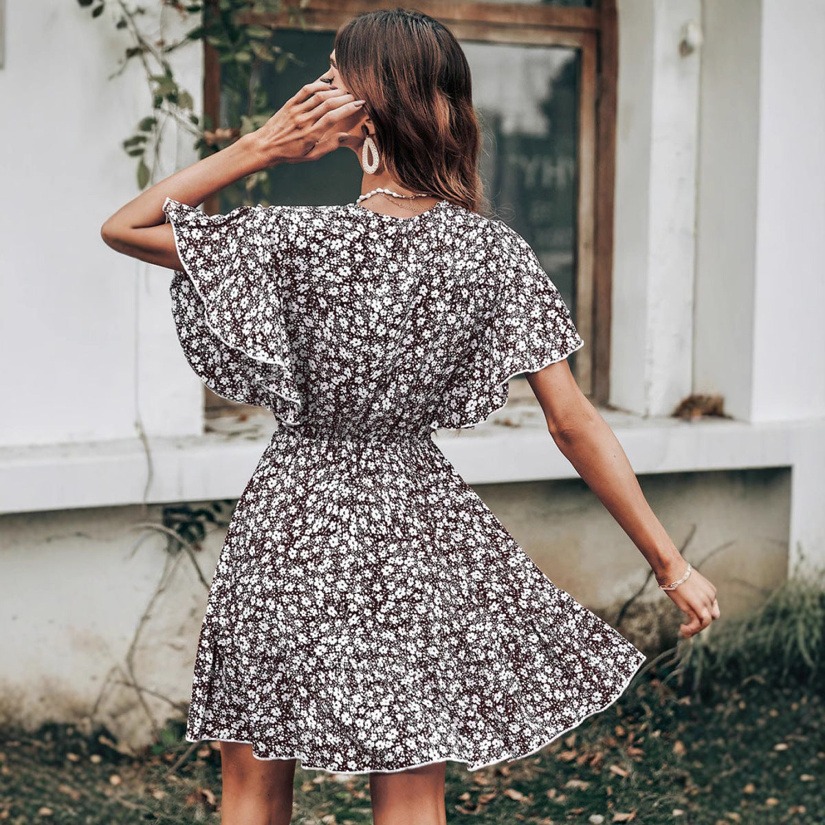 Dames Robe Twirl à manches flottantes fleuries Chic und Stil