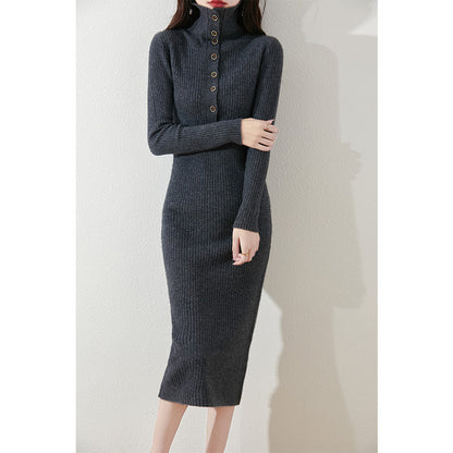 Robe en tricot pour femmes avec col haut et détails de boutons Chic und Stil