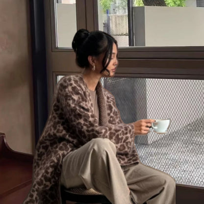 Dames Gilet en tricot douillet au design léopard avec une coupe oversized Chic und Stil