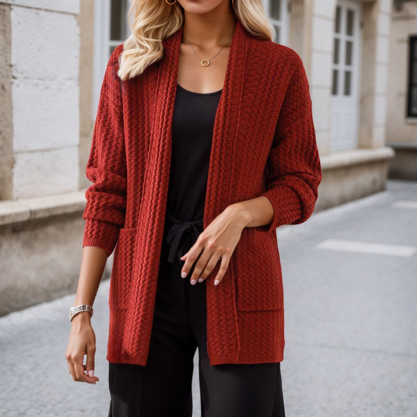 Pull d'extérieur pour femmes avec des motifs en relief modernes et des poches pratiques Chic und Stil