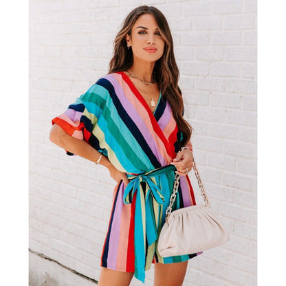 Robe mini enroulée rayée pour femmes avec ceinture ajustable Chic und Stil