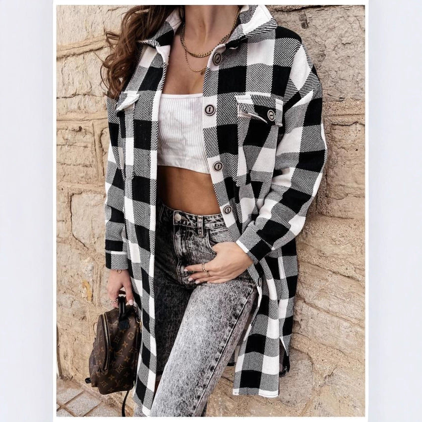 Oversized plaid jacket for women with practical pockets and chic button details